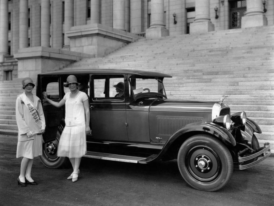  Studebaker President Big Six Custom Sedan 1927 года  (фото 2 из 2)